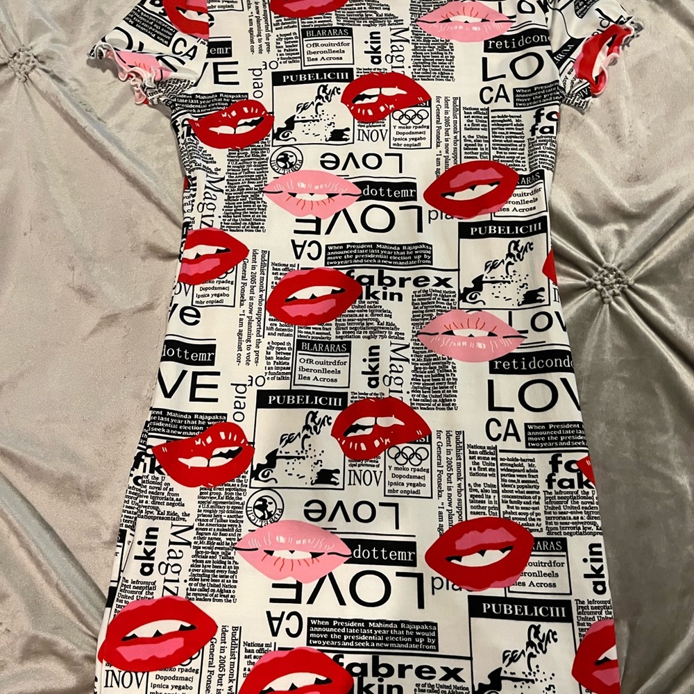 Love Me, Kiss Me Lip / Newspaper Design Dresses 💋🖤🫦